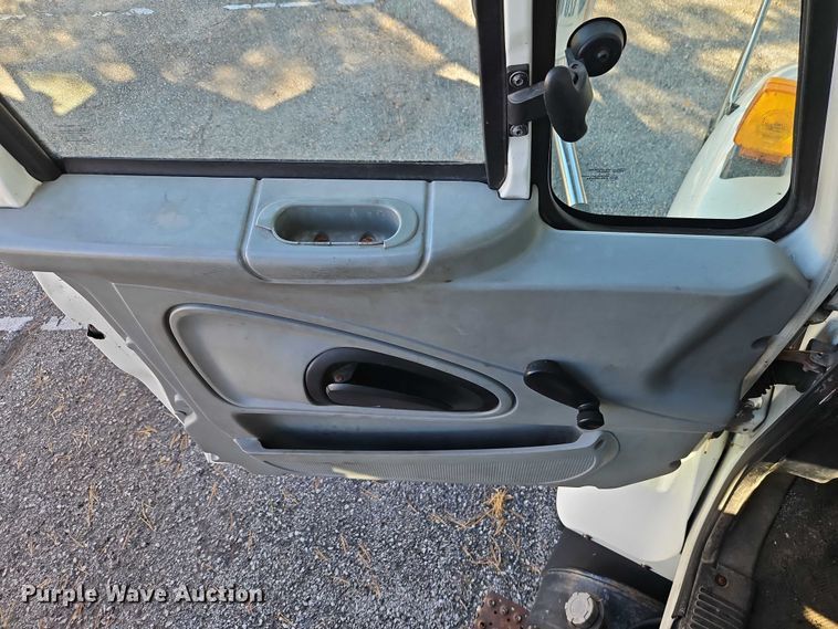 image for item EO4807 2006 International 7400 dump truck