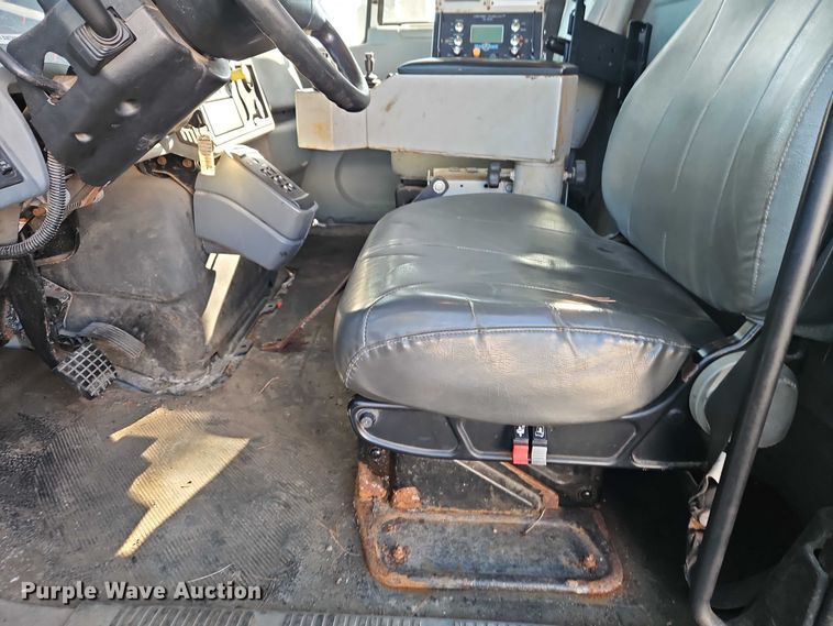 image for item EO4807 2006 International 7400 dump truck