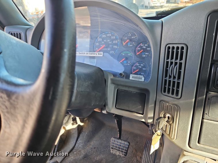 image for item EO4807 2006 International 7400 dump truck