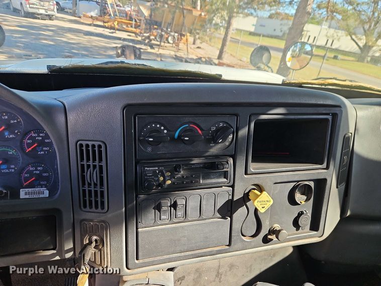 image for item EO4807 2006 International 7400 dump truck