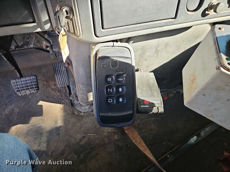 image for item EO4807 2006 International 7400 dump truck