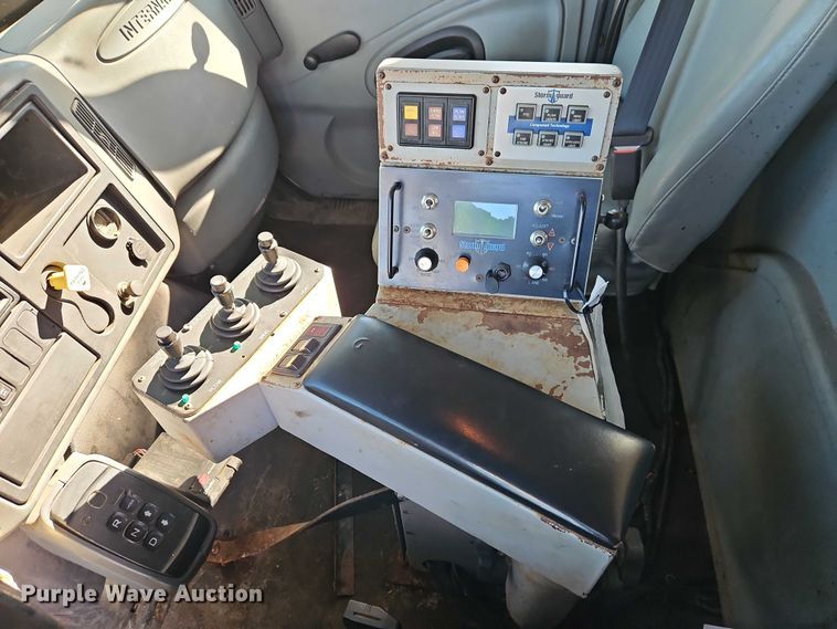 image for item EO4807 2006 International 7400 dump truck