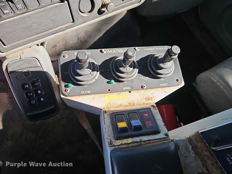 image for item EO4807 2006 International 7400 dump truck