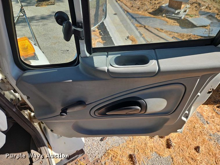 image for item EO4807 2006 International 7400 dump truck