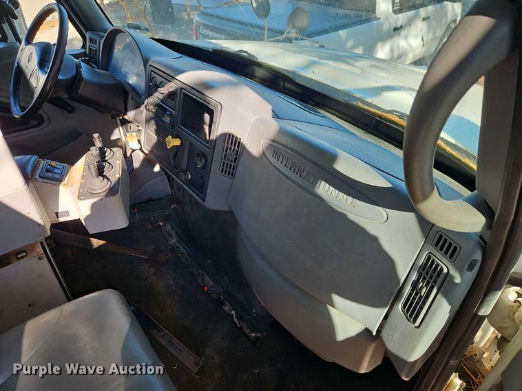 image for item EO4807 2006 International 7400 dump truck