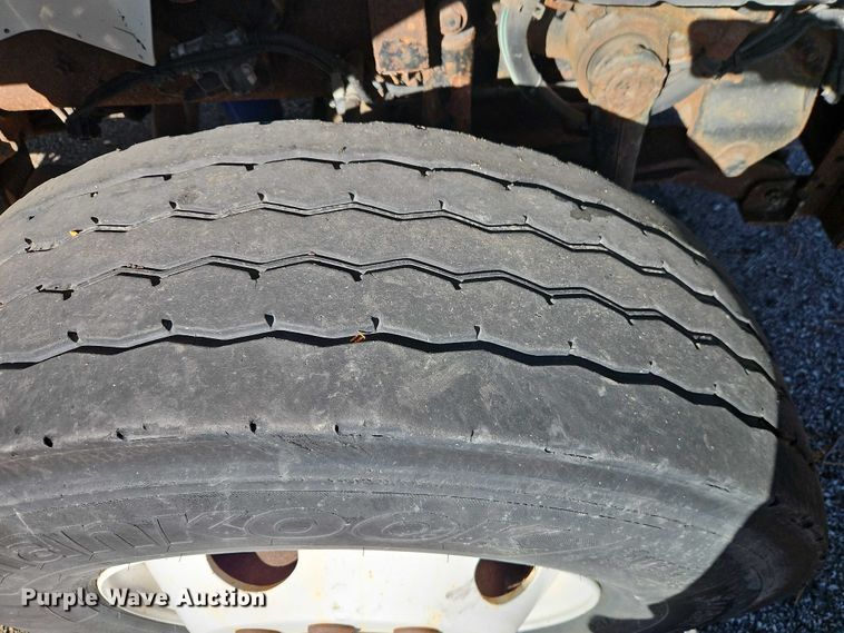 image for item EO4807 2006 International 7400 dump truck