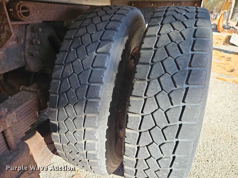 image for item EO4807 2006 International 7400 dump truck