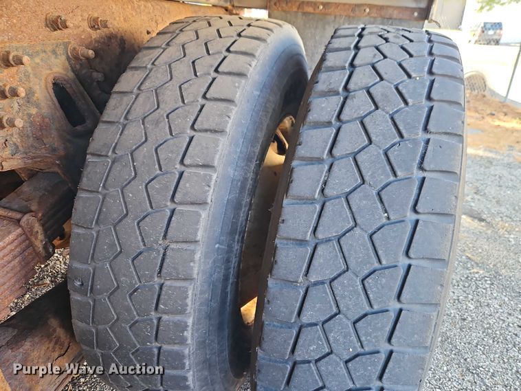 image for item EO4807 2006 International 7400 dump truck