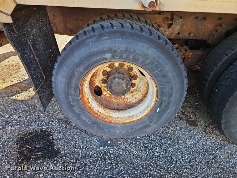 image for item EO4807 2006 International 7400 dump truck