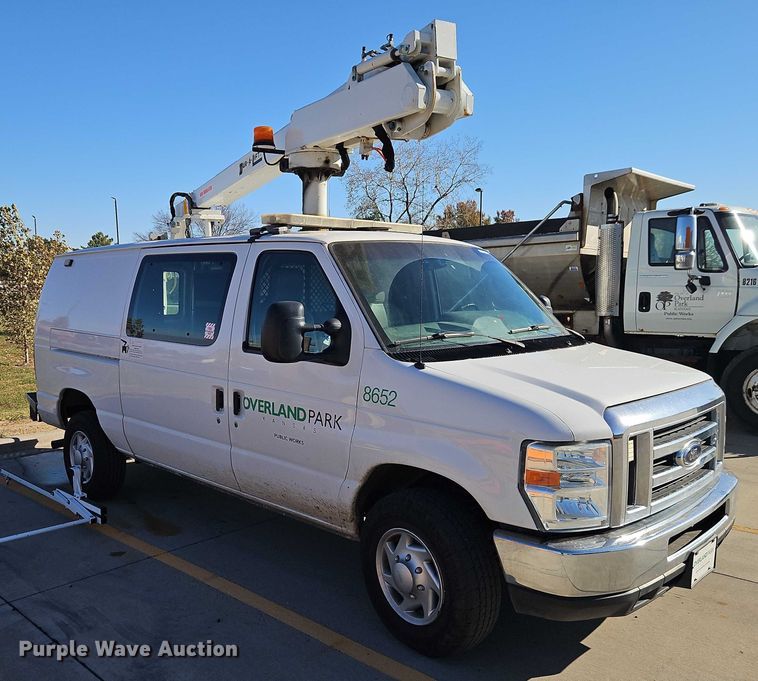 image for item EO4808 2012 Ford E350 Super Duty van with bucket lift