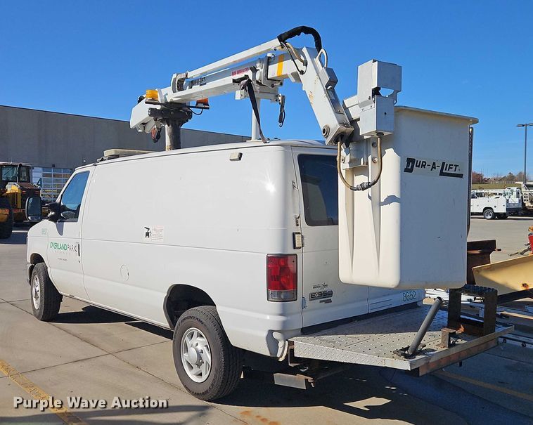 image for item EO4808 2012 Ford E350 Super Duty van with bucket lift