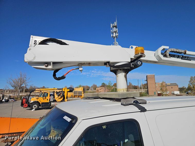 image for item EO4808 2012 Ford E350 Super Duty van with bucket lift