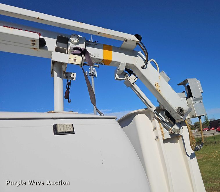 image for item EO4808 2012 Ford E350 Super Duty van with bucket lift