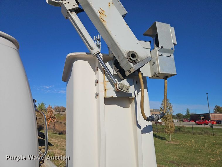 image for item EO4808 2012 Ford E350 Super Duty van with bucket lift