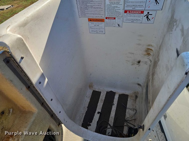 image for item EO4808 2012 Ford E350 Super Duty van with bucket lift