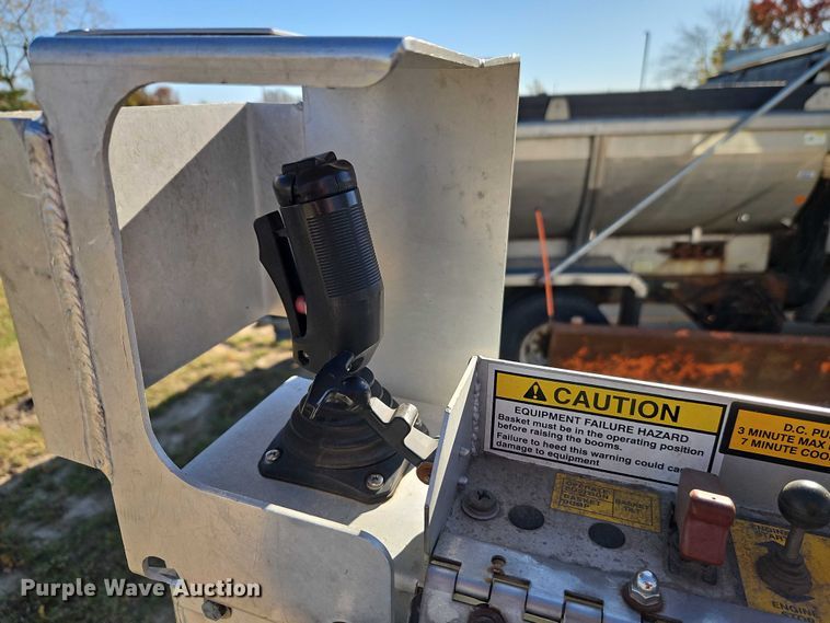 image for item EO4808 2012 Ford E350 Super Duty van with bucket lift