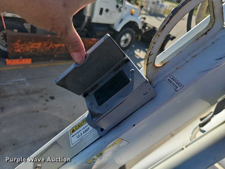 image for item EO4808 2012 Ford E350 Super Duty van with bucket lift