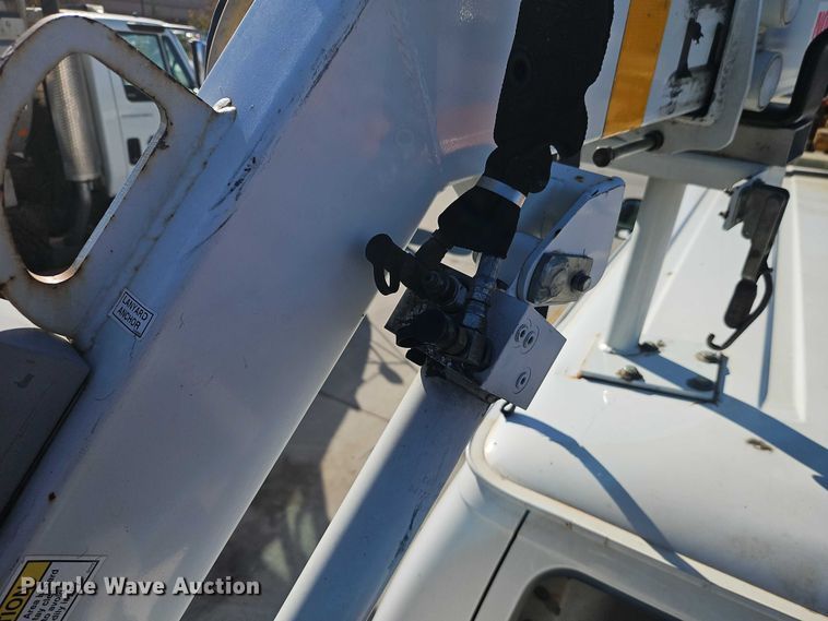 image for item EO4808 2012 Ford E350 Super Duty van with bucket lift