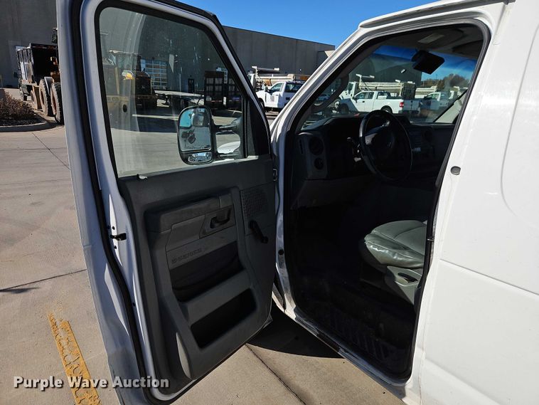 image for item EO4808 2012 Ford E350 Super Duty van with bucket lift