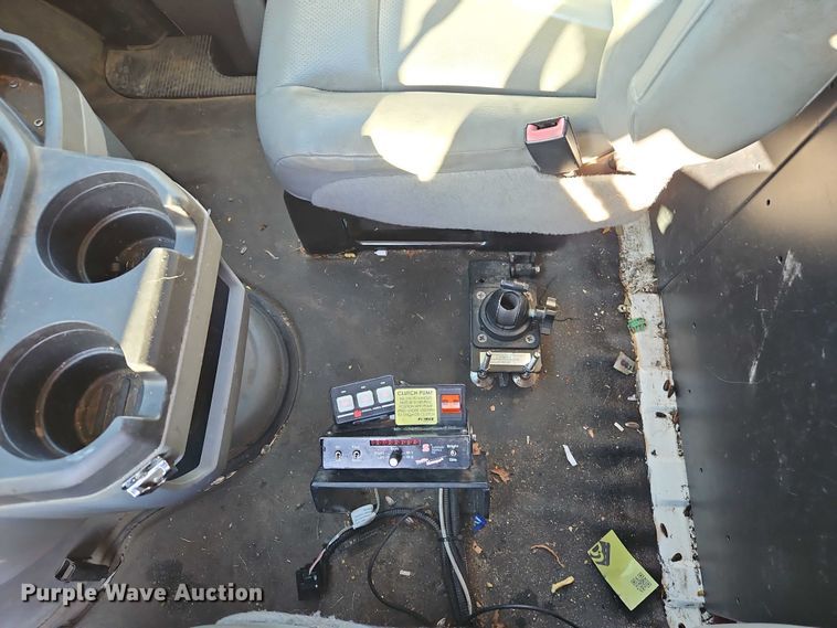 image for item EO4808 2012 Ford E350 Super Duty van with bucket lift