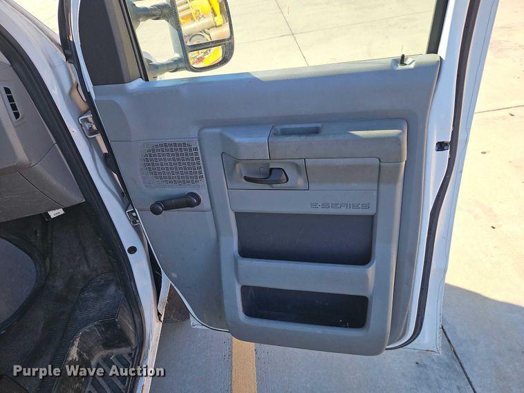image for item EO4808 2012 Ford E350 Super Duty van with bucket lift