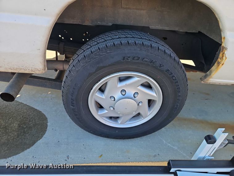 image for item EO4808 2012 Ford E350 Super Duty van with bucket lift