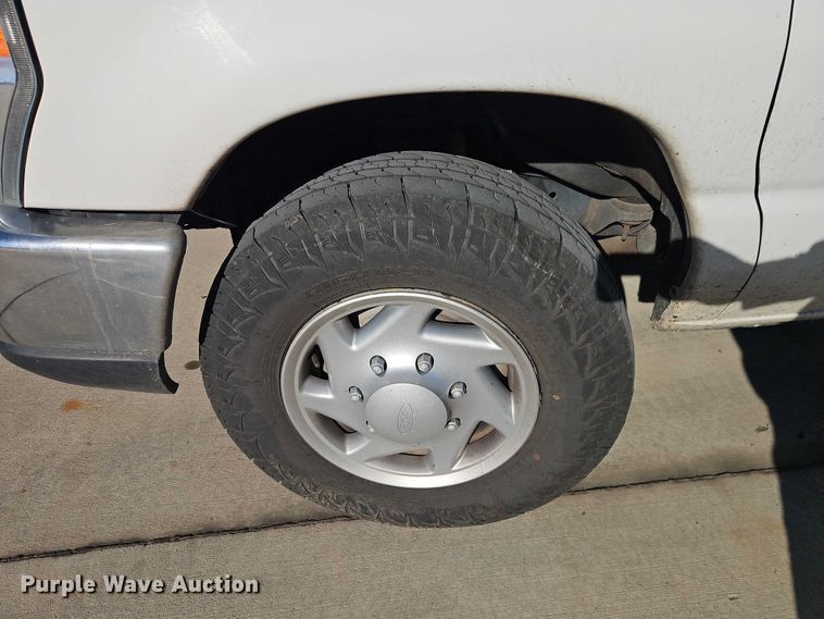 image for item EO4808 2012 Ford E350 Super Duty van with bucket lift