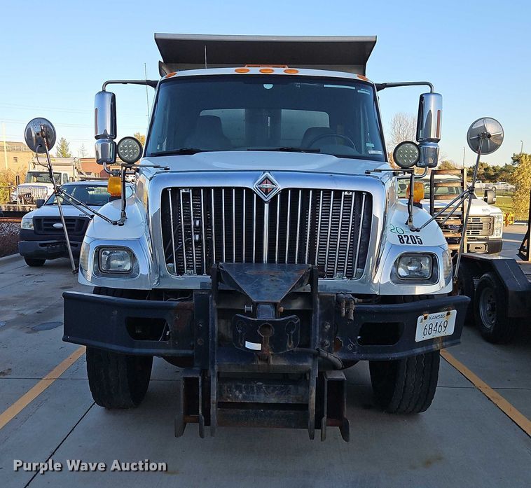 image for item EO4809 2007 International 7400 dump truck