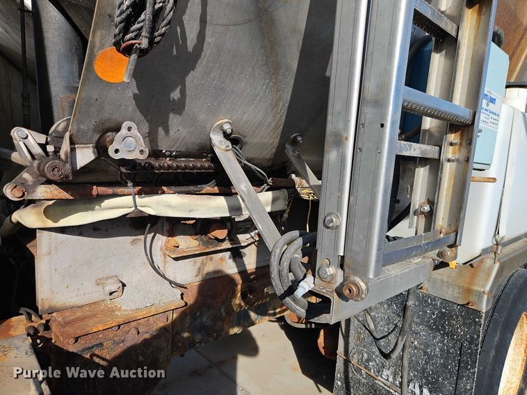 image for item EO4809 2007 International 7400 dump truck