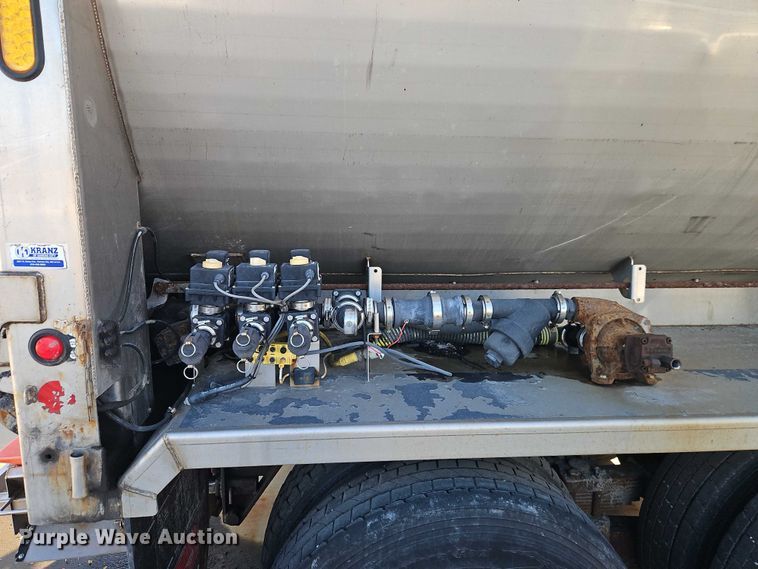 image for item EO4809 2007 International 7400 dump truck