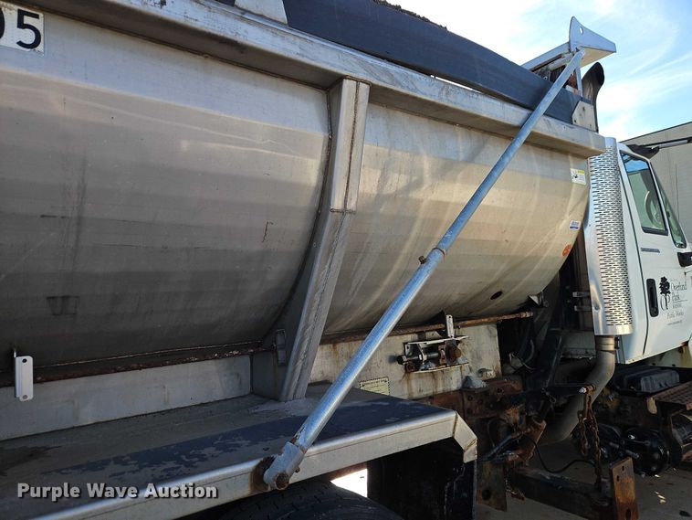 image for item EO4809 2007 International 7400 dump truck
