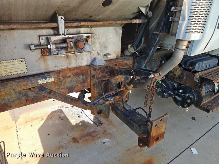 image for item EO4809 2007 International 7400 dump truck