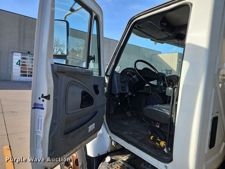 image for item EO4809 2007 International 7400 dump truck