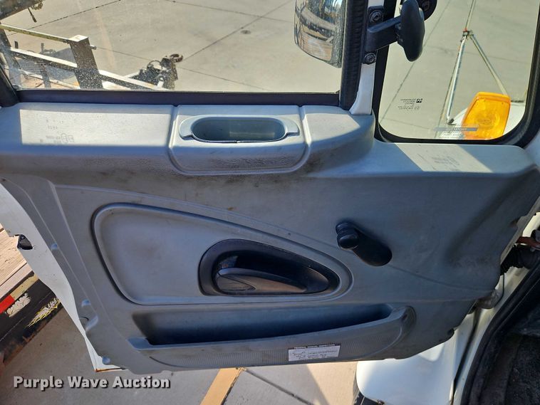 image for item EO4809 2007 International 7400 dump truck