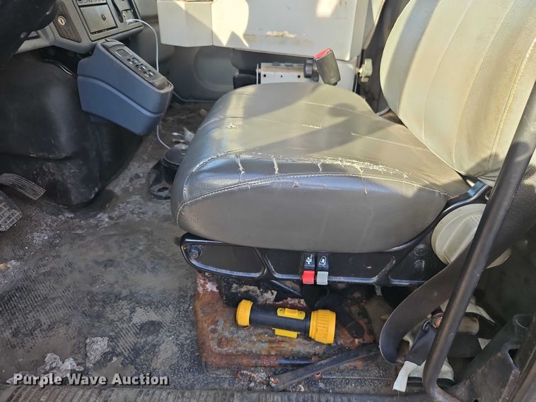 image for item EO4809 2007 International 7400 dump truck