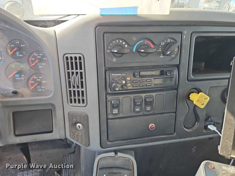 image for item EO4809 2007 International 7400 dump truck