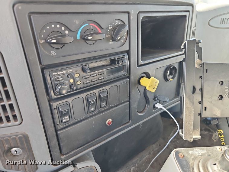 image for item EO4809 2007 International 7400 dump truck