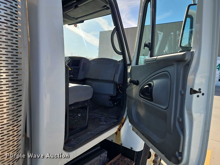 image for item EO4809 2007 International 7400 dump truck