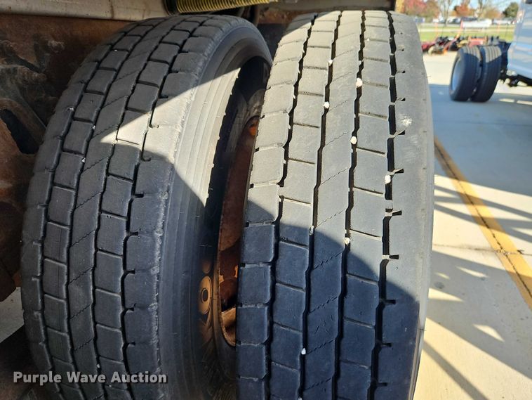 image for item EO4809 2007 International 7400 dump truck