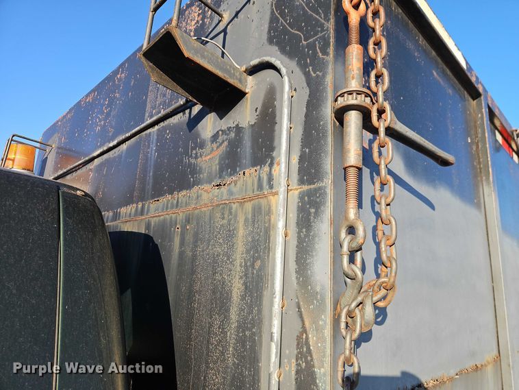 image for item EO4810 2000 Ford F450 Super Duty dump truck