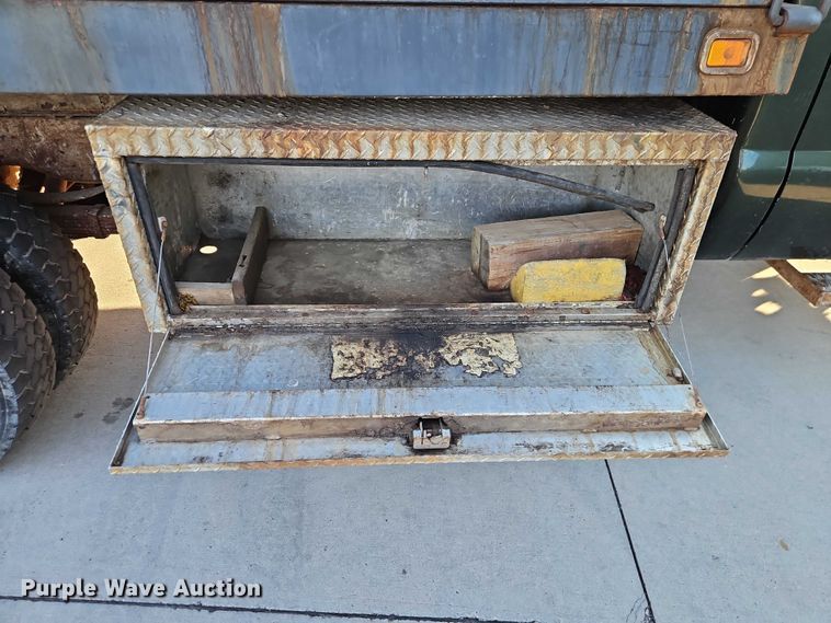 image for item EO4810 2000 Ford F450 Super Duty dump truck