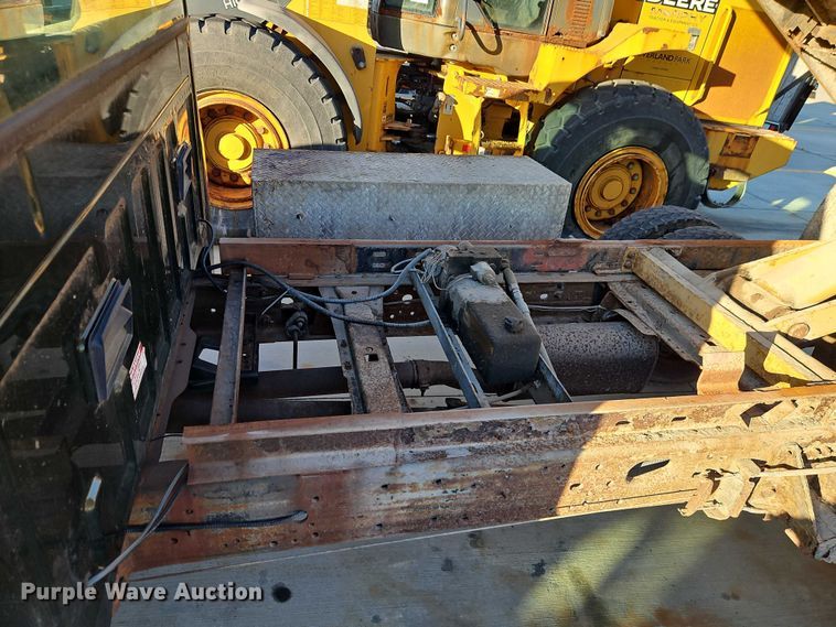 image for item EO4810 2000 Ford F450 Super Duty dump truck