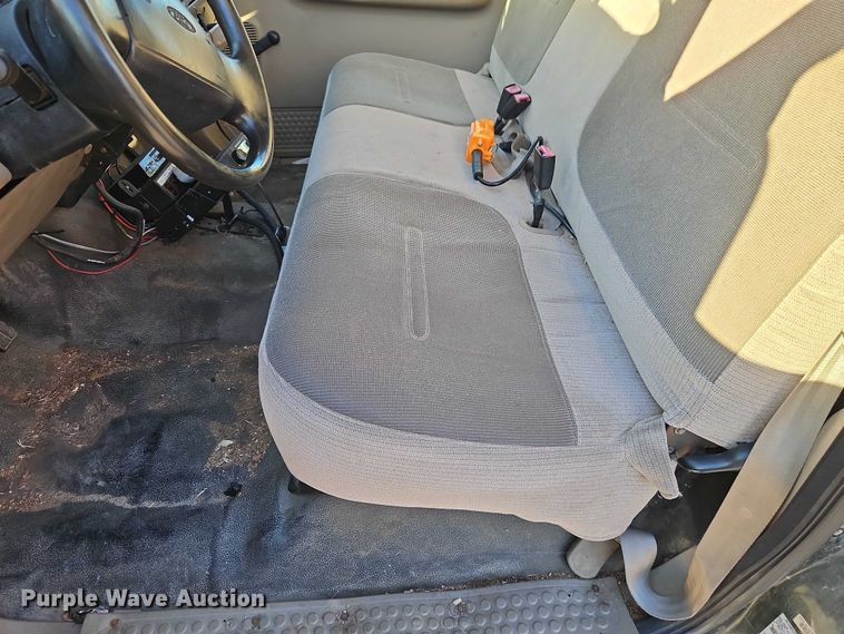 image for item EO4810 2000 Ford F450 Super Duty dump truck