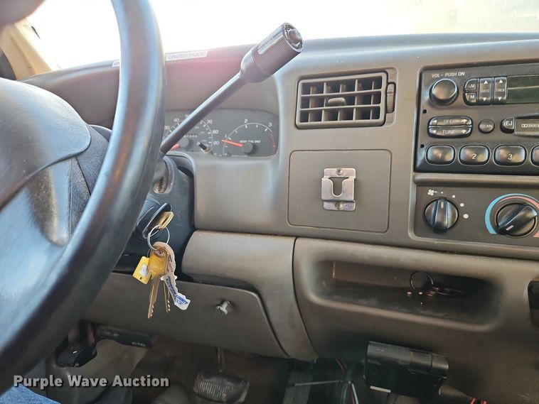 image for item EO4810 2000 Ford F450 Super Duty dump truck