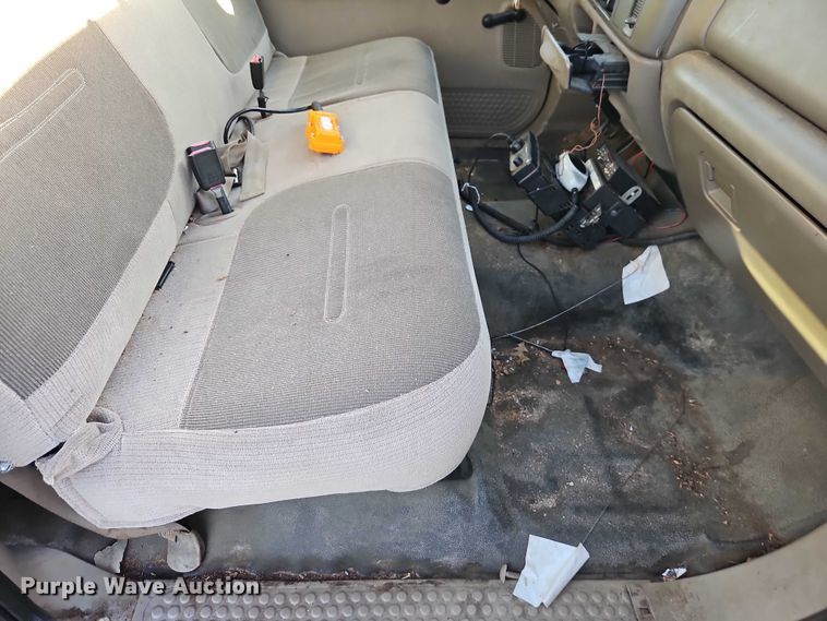 image for item EO4810 2000 Ford F450 Super Duty dump truck