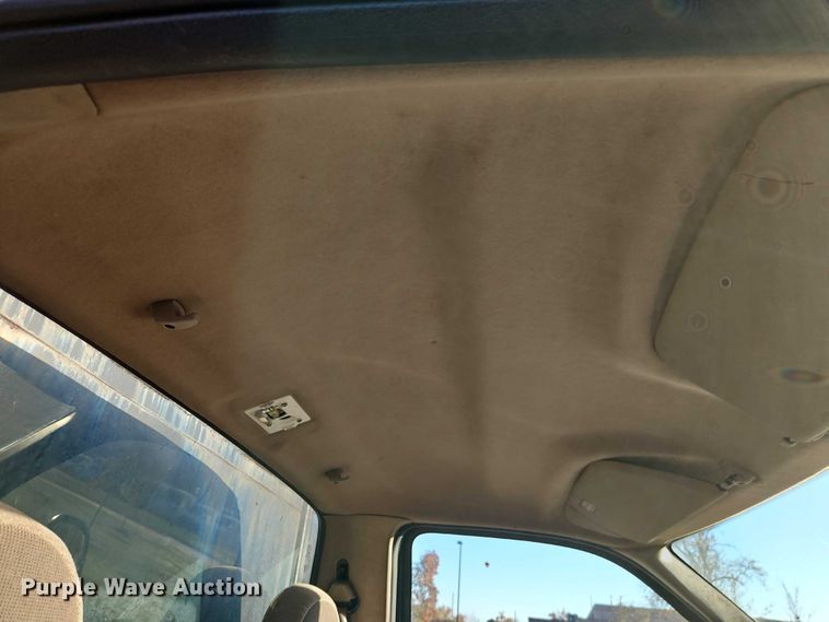 image for item EO4810 2000 Ford F450 Super Duty dump truck