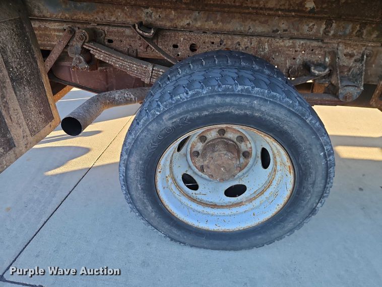 image for item EO4810 2000 Ford F450 Super Duty dump truck