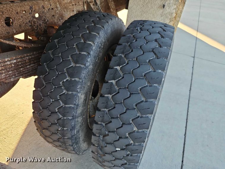 image for item EO4810 2000 Ford F450 Super Duty dump truck