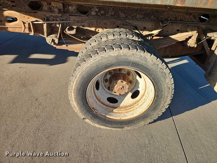 image for item EO4810 2000 Ford F450 Super Duty dump truck