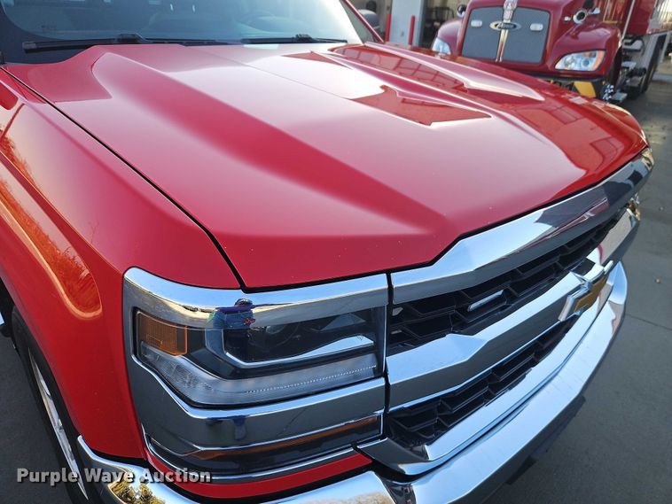 image for item EO4817 2016 Chevrolet Silverado 1500 Crew Cab pickup truck